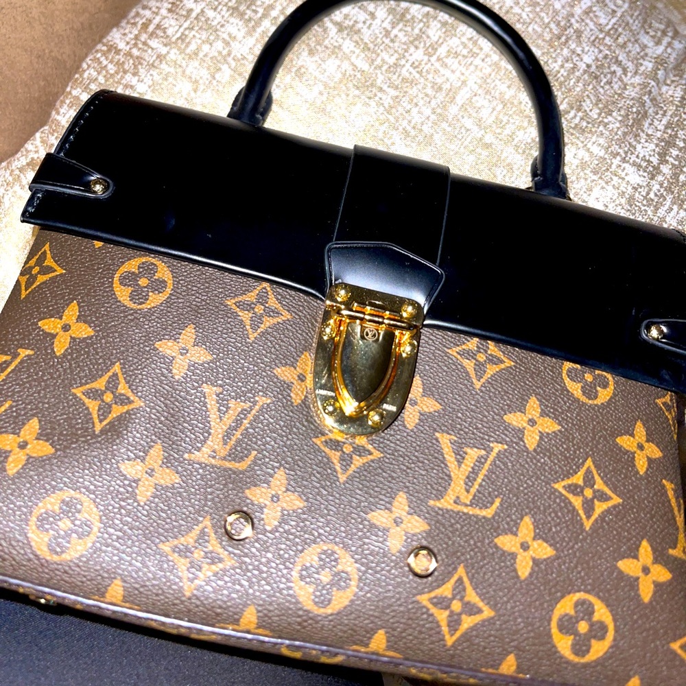 LOUIS VUITTON HANDBAG WITH CROSSBODY
